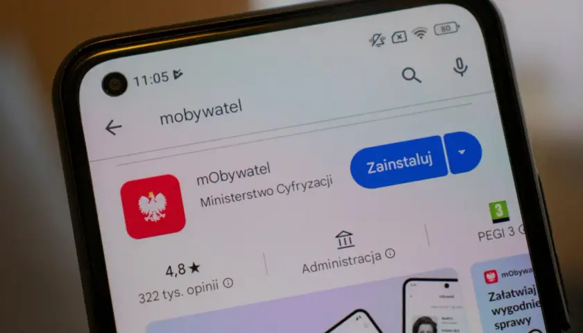 Aplikacja mObywatel na telefonie. Można tu załatwić sprawy urzędowe, a także przechowywać dokumenty, np. potwierdzające status studenta.