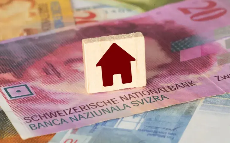 Dlaczego ludzie brali kredyty we frankach? Zaskakujące powody i ryzyka