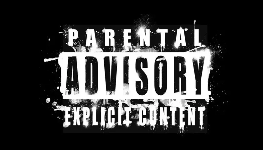 Napis "PARENTAL ADVISORY EXPLICIT CONTENT" w stylu graffiti, ostrzegający przed treściami nieodpowiednimi dla dzieci.
