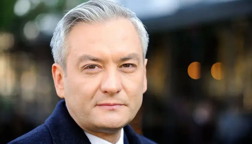 Do jakiej partii należy Robert Biedroń? Poznaj jego drogę!