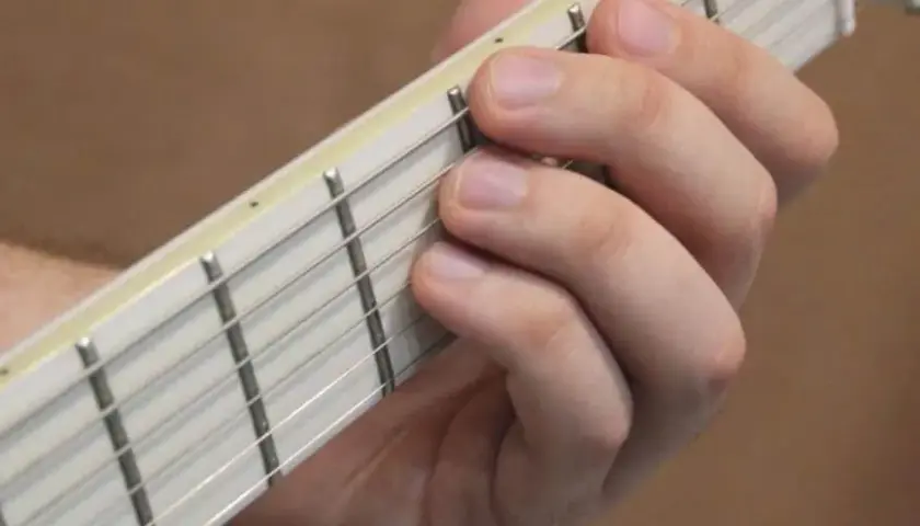 Jak grać na gitarze elektrycznej – łatwe techniki dla początkujących