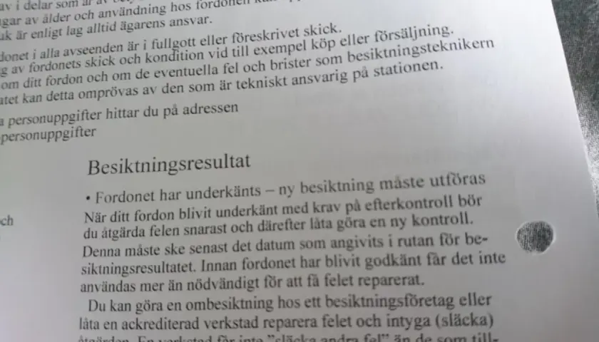 Text om besiktningsresultat och ombesiktning regler. Fordonet underkänt, ny besiktning krävs.