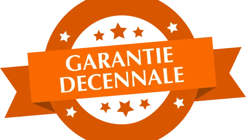 Badge orange avec "GARANTIE DECENNALE" en blanc. Assure la protection en cas d'intervention d'une autre entreprise.
