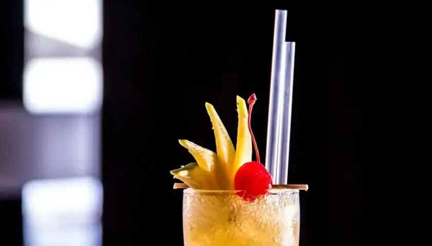 Pyszne drinki z wódką mango, które zachwycą Twoich gości