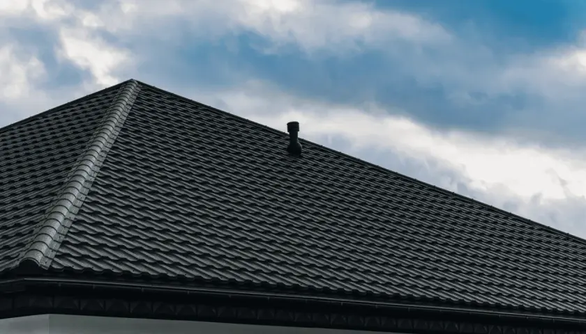 Blacha Germania Simetric: dlaczego warto wybrać solidne pokrycie dachowe?