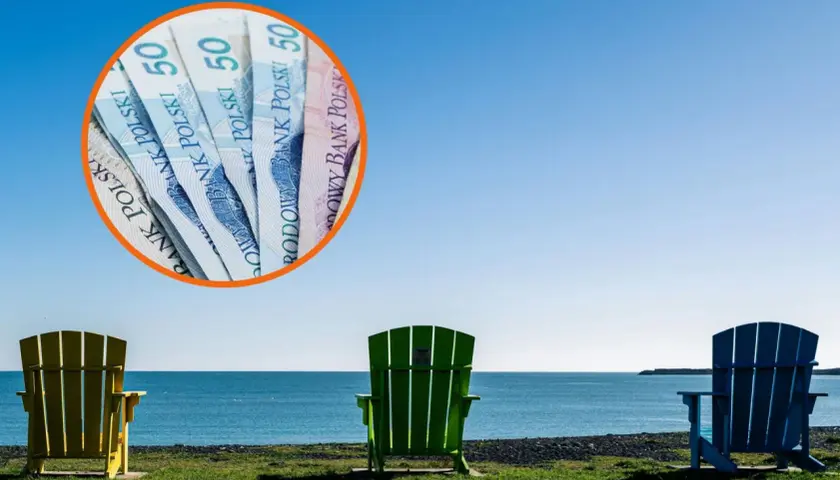 Trzy kolorowe leżaki nad morzem. W okręgu polskie banknoty 50 zł. Zastanawiasz się, ile wynoszą wczasy pod gruszą?
