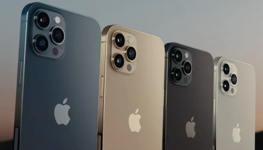 Cztery iPhone'y 12 Pro w różnych kolorach: grafitowym, złotym, ciemnoszarym i srebrnym. Zastanawiasz się, ile ramu ma iPhone 12 Pro?