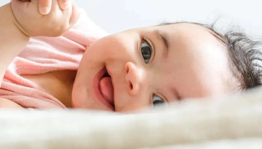 Zatkany nosek u niemowlaka: 7 bezpiecznych metod ulgi i kiedy do lekarza?