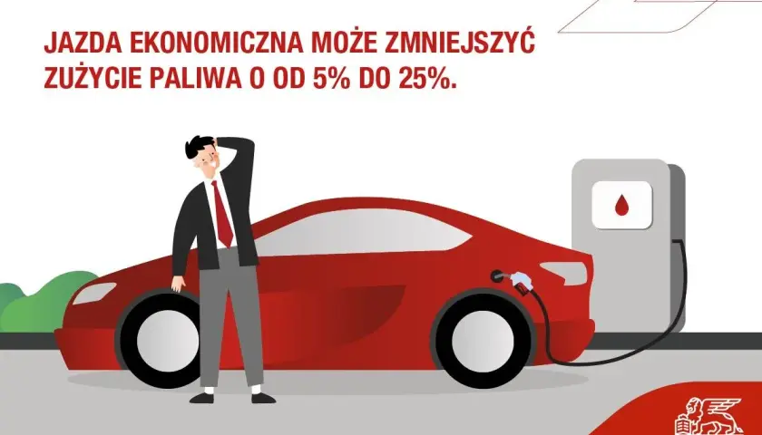 Mężczyzna przy czerwonym samochodzie na stacji paliw. Ekonomiczna jazda samochodem to oszczędność paliwa. Logo Generali.