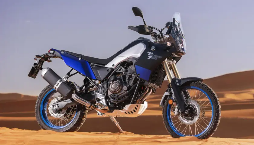 Yamaha Ténéré 700 w piaskach pustyni. Poznaj szczegółowe tenere 700 dane techniczne tego motocykla adventure.