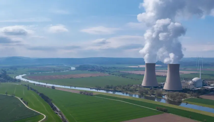 Polska elektrownia jądrowa: Czy już działa? Kiedy ruszy atom?