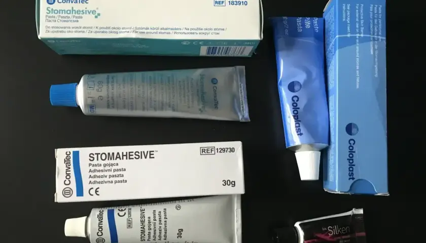 Pasty stomijne, np. Stomahesive, to produkty ochronne. Stoma co to? To otwór w powłokach brzusznych.