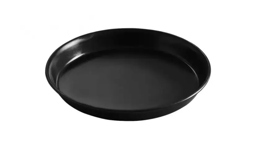 Blacha do pizzy z dziurkami czy bez - co wybrać dla idealnej pizzy?