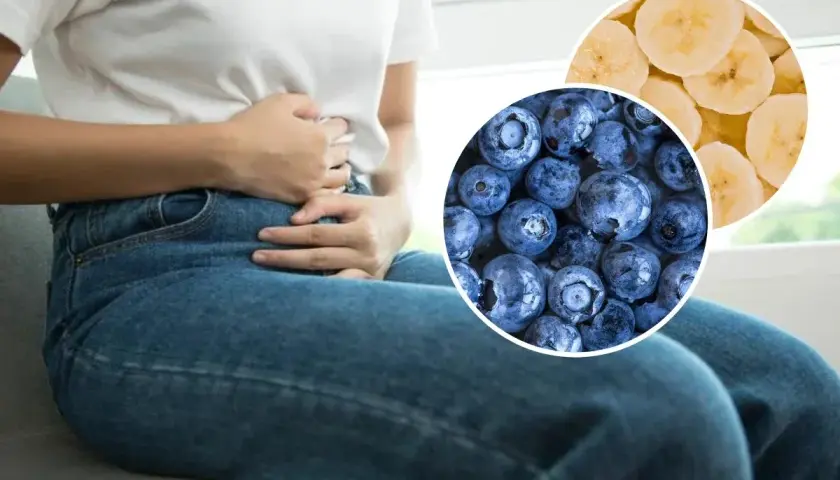 Osoba z bólem brzucha, wskazująca na potencjalne problemy z trawieniem. W tle jagody i plasterki banana – naturalne sposoby na biegunkę.