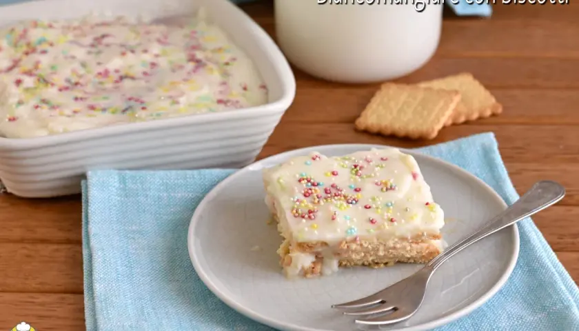 Biancomangiare ricetta della nonna con biscotti e zuccherini colorati, un dolce semplice e goloso.