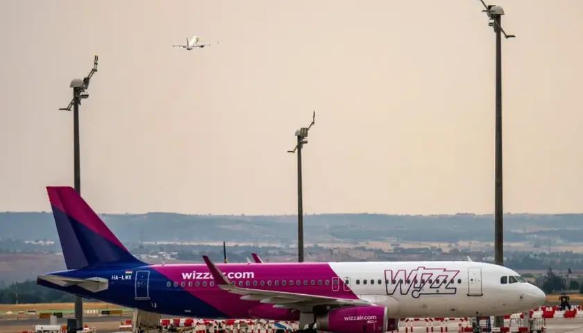 Odprawa online Wizz Air: ile czasu przed lotem? Terminy i opłaty
