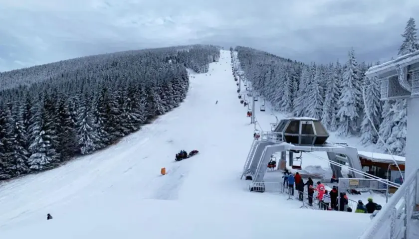 Gdzie na snowboard w Czechach? Odkryj najlepsze stoki i ośrodki