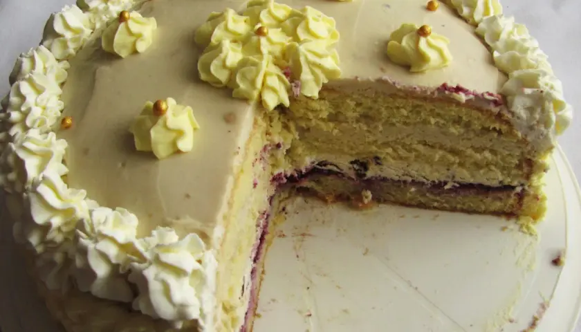 Przepis na tort z kremem chałwowym z mascarpone – wyjątkowy smak