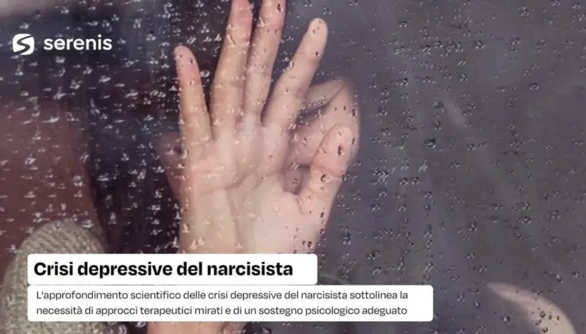 Mano appoggiata su un vetro bagnato di pioggia, evoca le crisi depressive del narcisista e la necessità di supporto.