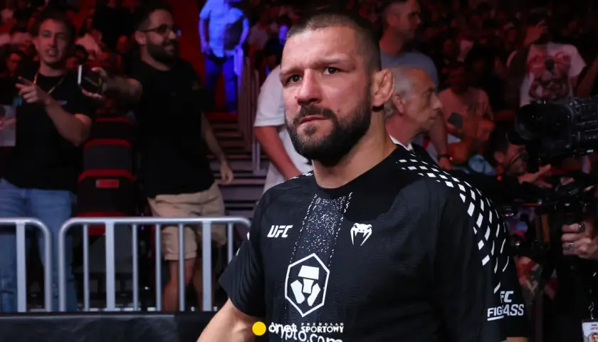 Wojownik UFC wchodzi na ring, tłum szaleje. To emocjonujące UFC w Polsce!