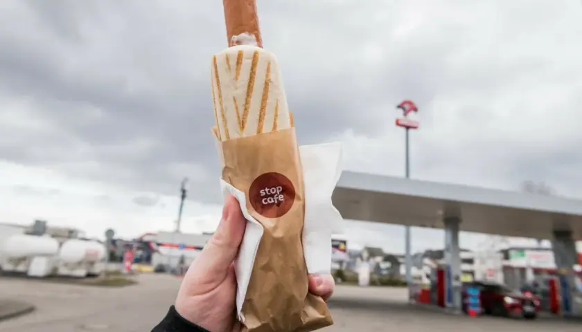 Hot dog z Orlenu: Cennik, promocje i sekrety kultowej przekąski