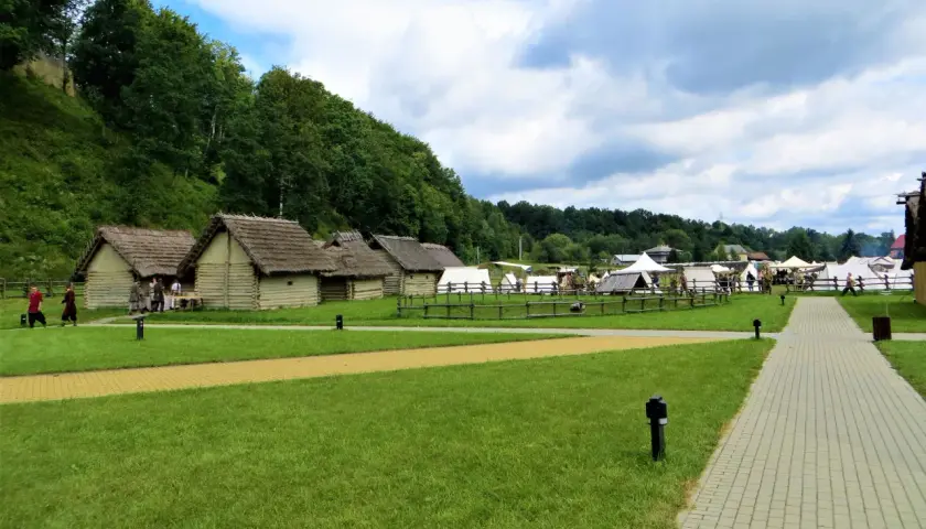 Skansen Archeologiczny Karpacka Troja - historia i atrakcje dla odwiedzających