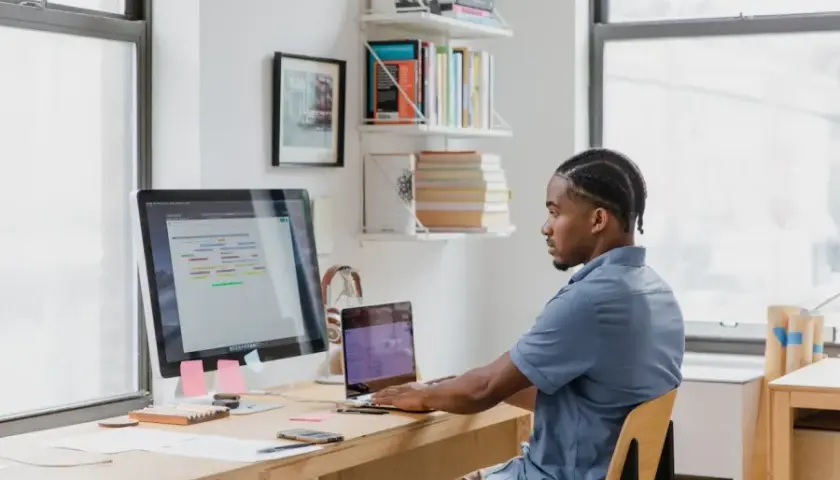 Dwa monitory do laptopa? Podłącz i pracuj wydajniej! Poradnik Win/macOS