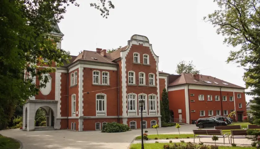 DPS pracownika oświaty: Kto może zamieszkać i ile to kosztuje?