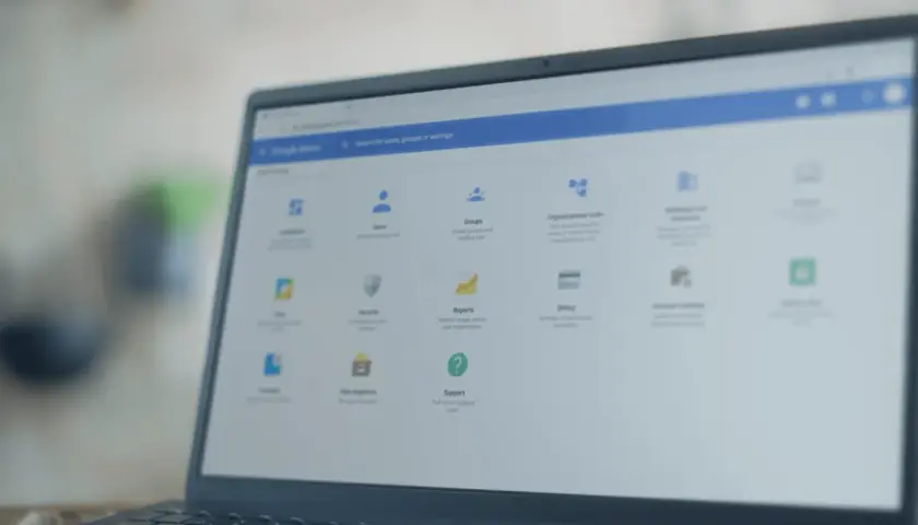 Panel administracyjny systemu operacyjnego Chrome, z widocznymi opcjami: Użytkownicy, Grupy, Raporty i Wsparcie.