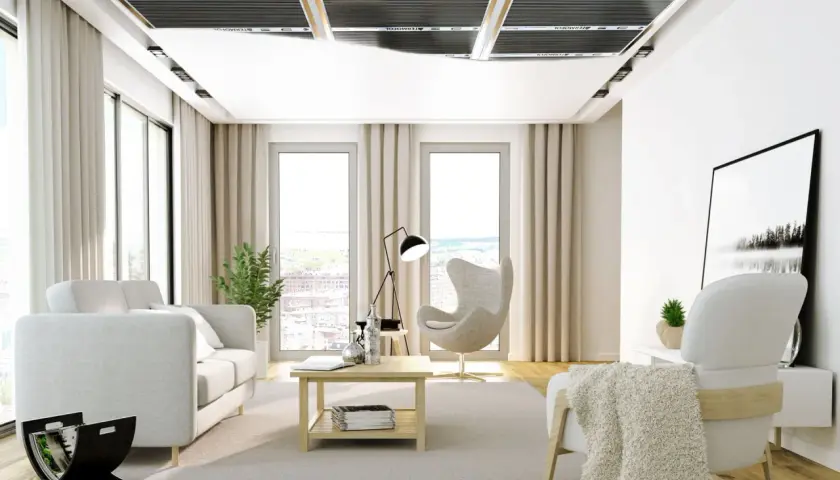 Nowoczesny salon z ukrytym ogrzewaniem sufitowym, jasnymi meblami i dużymi oknami.