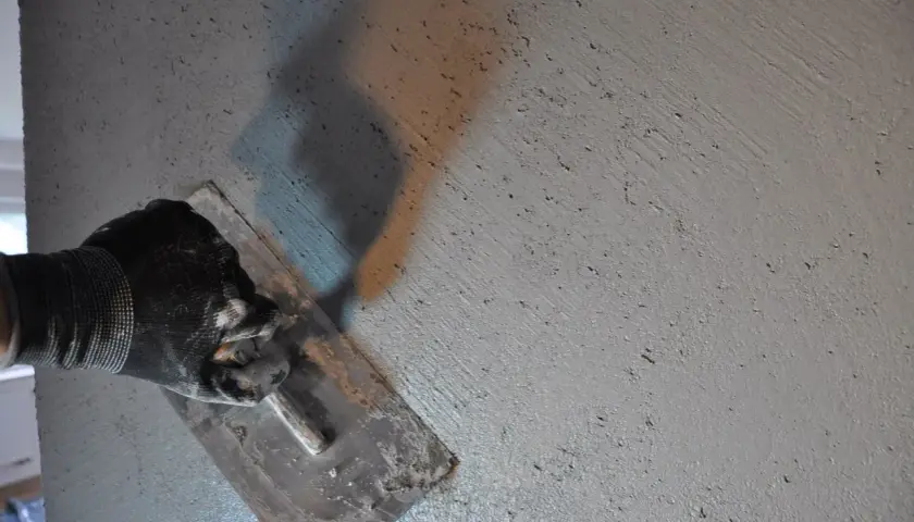 Jak zrobić beton dekoracyjny? Kompletny przewodnik DIY.