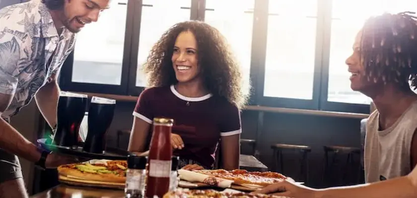 Ile pizz dziennie sprzedaje pizzeria? Zaskakujące statystyki sprzedaży