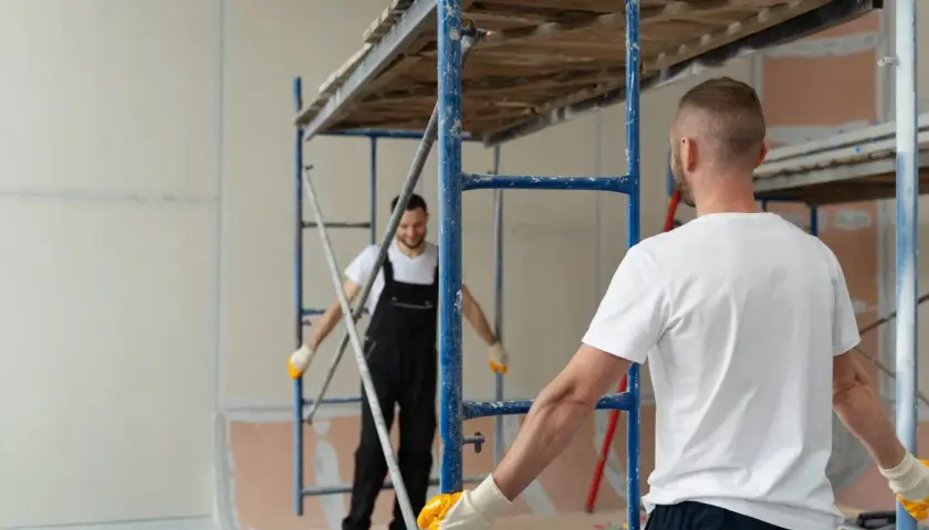 Ile kosztuje wynajem rusztowania? Opcje wynajmu rusztowania