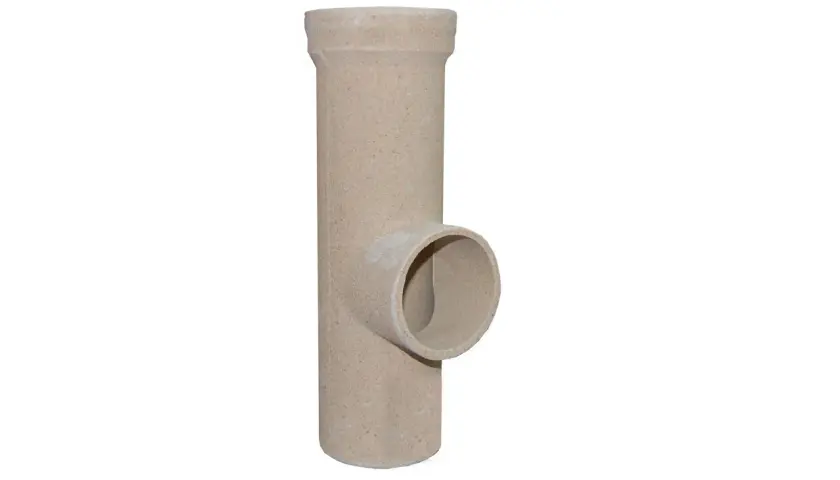 Ceramiczny wkład do komina w kształcie litery T, gotowy do montażu.