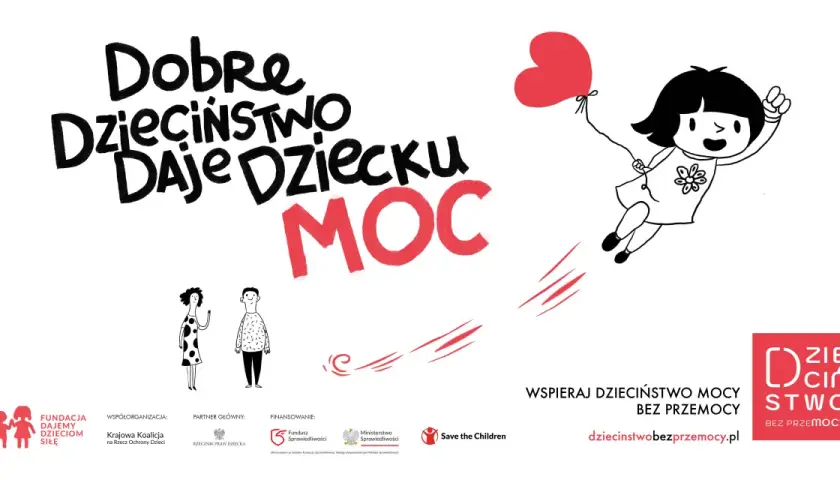 Radosne roczne dziecko z sercem unosi się w powietrzu. Napis: "Dobre Dzieciństwo Daje Dziecku Moc".