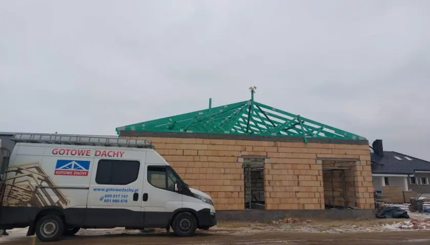 Ile kosztuje remont dachu 100m2? Poznaj ukryte wydatki i oszczędności