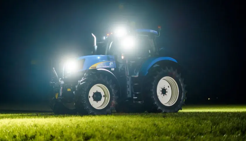 Jakie lampy LED do ciągnika zapewnią najlepszą widoczność i bezpieczeństwo?