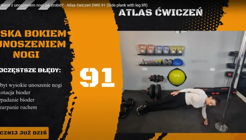 Kobieta wykonuje deskę bokiem z unoszeniem nogi. Ćwiczenie DWS 91.