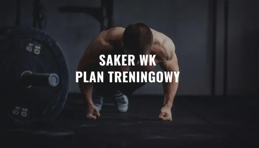 Saker WK - Twój plan treningowy na siłownię. Sylwetka mięśniaka w pozycji do ćwiczeń, obok talerz 10 kg.