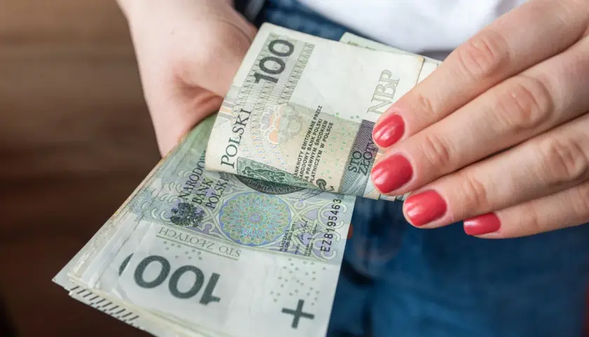 Zasiłek wychowawczy: 400 zł, kto dostanie i na jak długo?