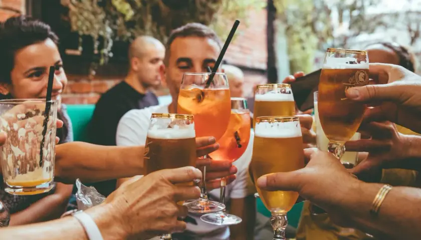Czy picie alkoholu to grzech ciężki? Odkryj prawdę o moralności