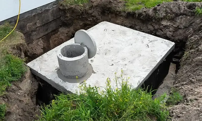 Jak opróżnić szambo na działce bez kłopotów i wysokich kosztów