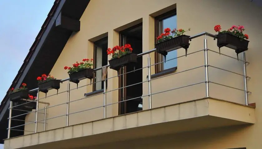 Czym pomalować balkon w bloku, aby uniknąć problemów z trwałością?
