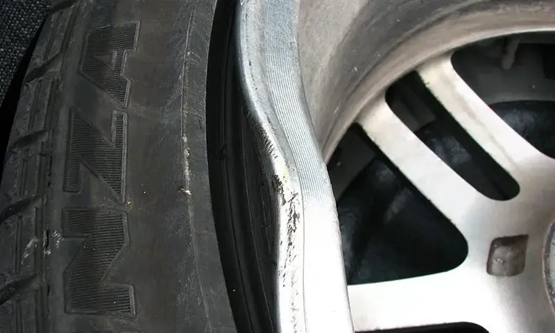 Jak naprawić rant felgi aluminiowej - skuteczne metody i porady