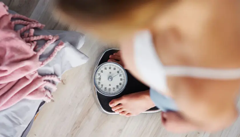 Monitoraggio aumento peso in gravidanza mese per mese con bilancia.