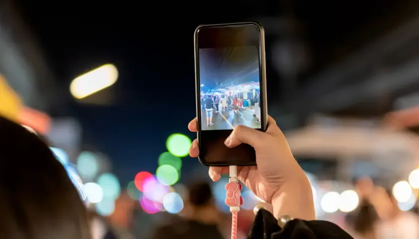 Jak Media Kształtują Opinię Publiczną: Studium przypadku