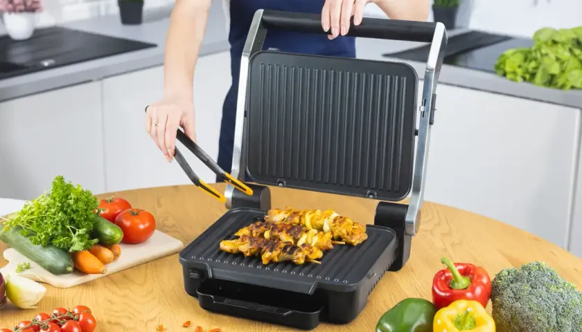 Grill Zelmer - porównanie modeli ZPR2000 i ZPR2600 oraz ich funkcje