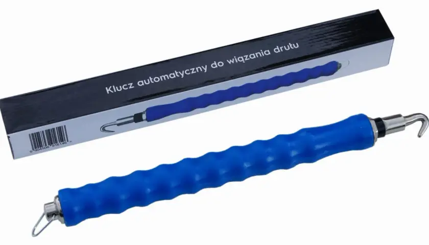 Niebieski automatyczny klucz do wiązania drutu na tle pudełka.