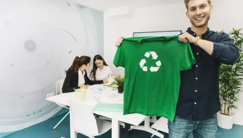 Uratuj bluzę! Jak usunąć nadruk bez uszkodzeń? Poradnik eksperta