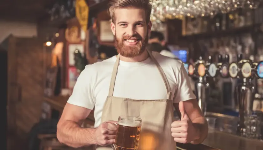 Co robi barman? Odkryj tajniki pracy i obowiązki barmana